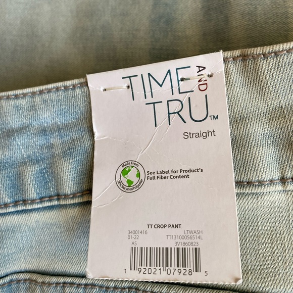 NWT Women’s Time And Tru Straight Cropped Jeans - Picture 3 of 5